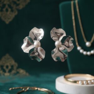 Brincos de design floral com pétalas orgânicas